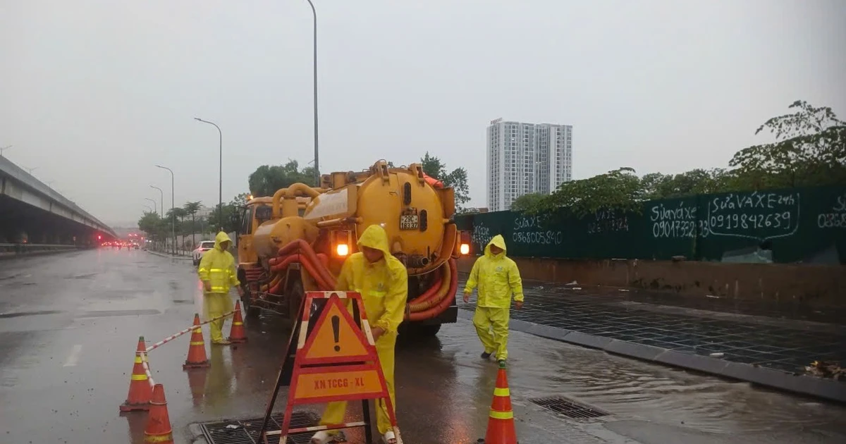 Hà Nội: Mưa lớn gây ngập úng cục bộ ở một số khu vực