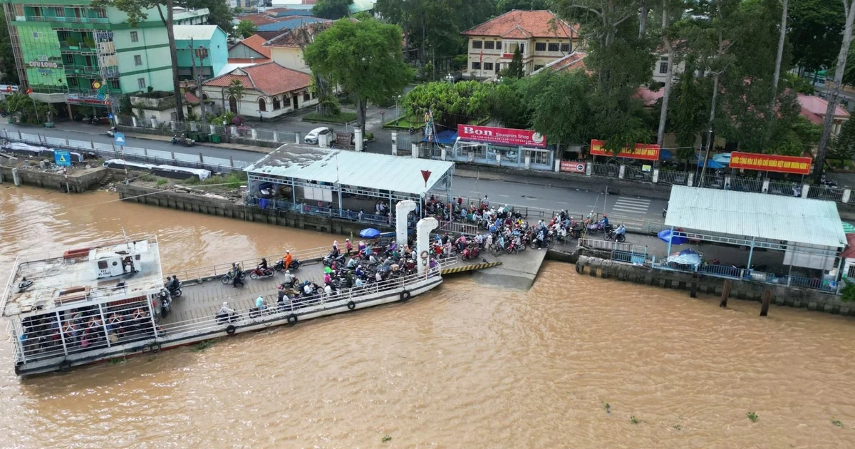 Xuống phà khi chưa cập bến, một phụ nữ bị chèn qua người tử vong