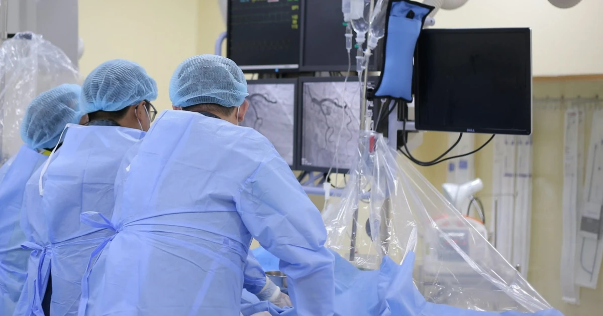 Hút thuốc lá điện tử, du khách Hàn Quốc đột ngột ngưng tim