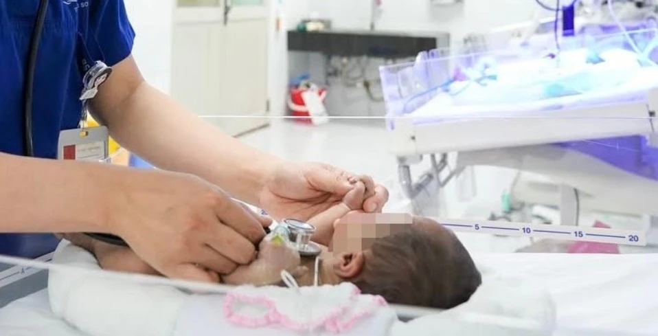 Phát hiện bé sơ sinh mang nhóm máu cực hiếm, bác sĩ xoay chuyển tình thế trong đêm