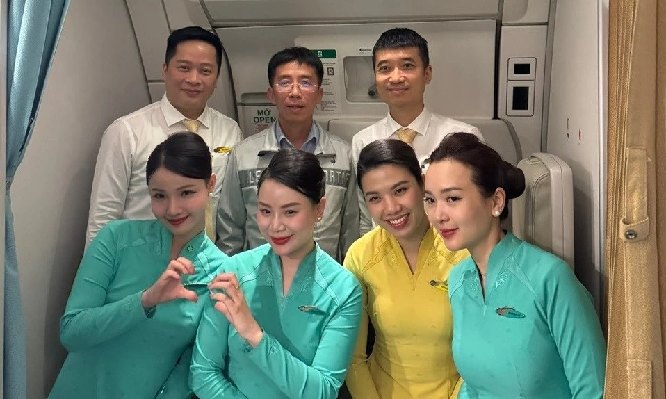Một bác sĩ người Việt giúp chuyến bay sang Paris tránh cú hạ cánh khẩn cấp