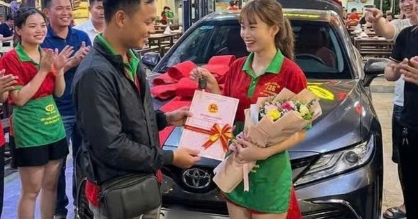 Nam nhân viên trúng độc đắc 18 tỉ đồng gây bất ngờ khi tặng ô tô cho em gái chủ quán