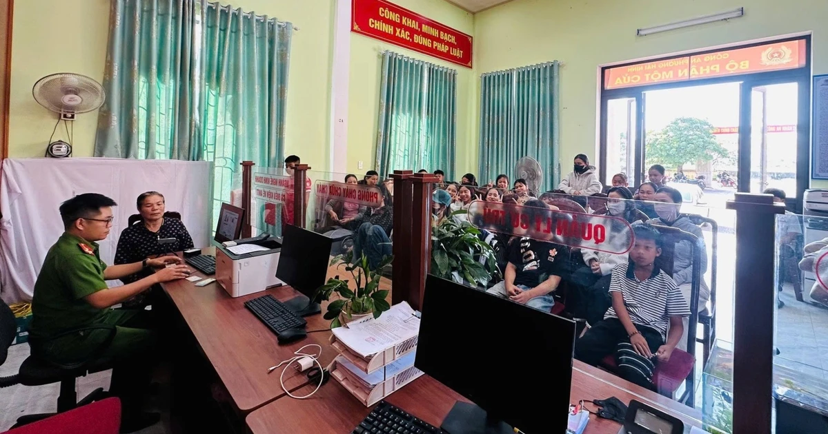 Phục vụ xuyên lễ, Công an Hà Tĩnh tăng tốc cấp định danh điện tử