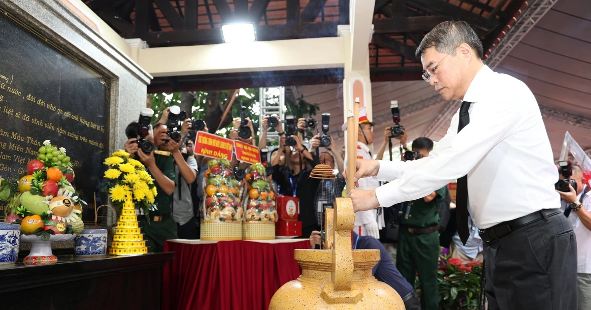 Thủ tướng dự Lễ triển khai tìm kiếm, quy tập hài cốt liệt sĩ tại Công viên Lê Thị Riêng