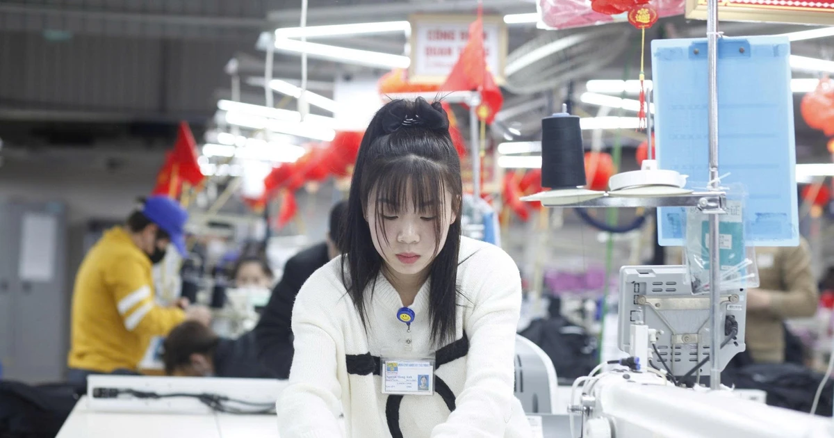 Tăng lương, thêm đãi ngộ để hút lao động đầu năm