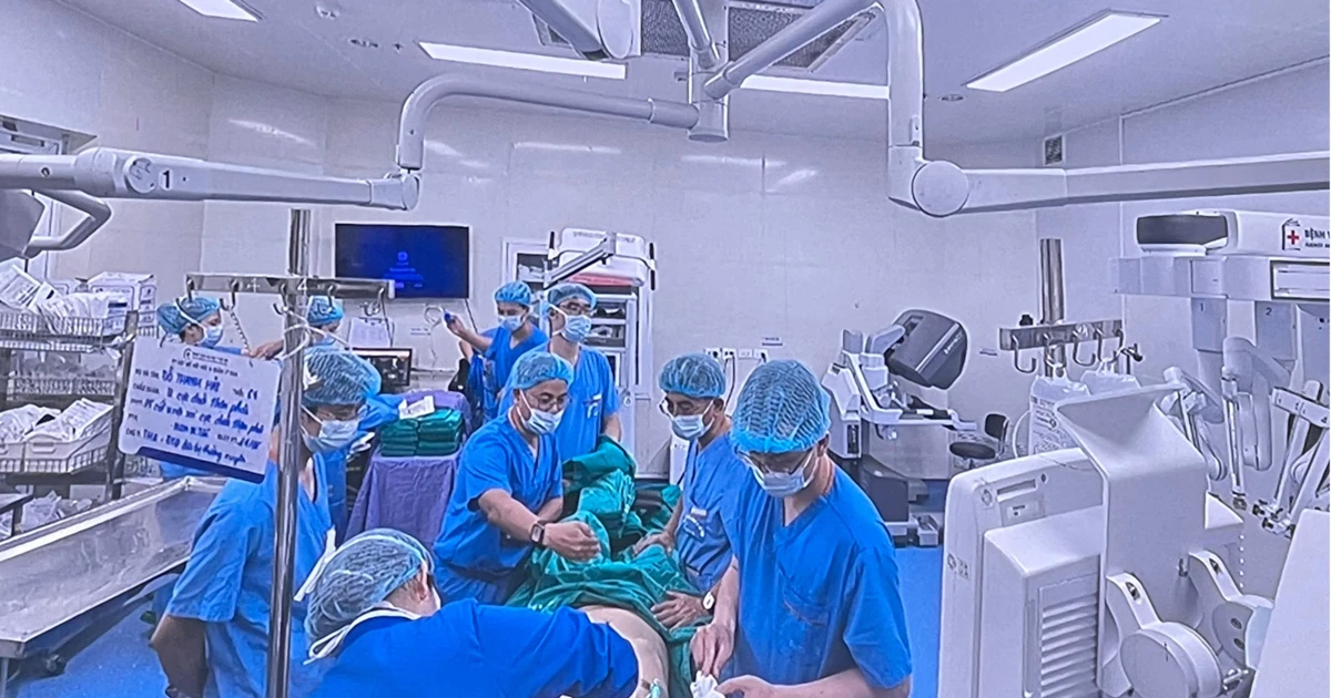 Lần đầu trình diễn ca mổ bằng robot Da Vinci Xi hiện đại nhất miền Bắc