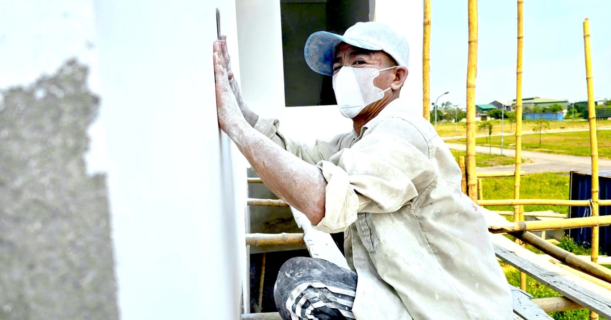 Người dân Bắc Trung Bộ quay quắt trong nắng nóng gay gắt