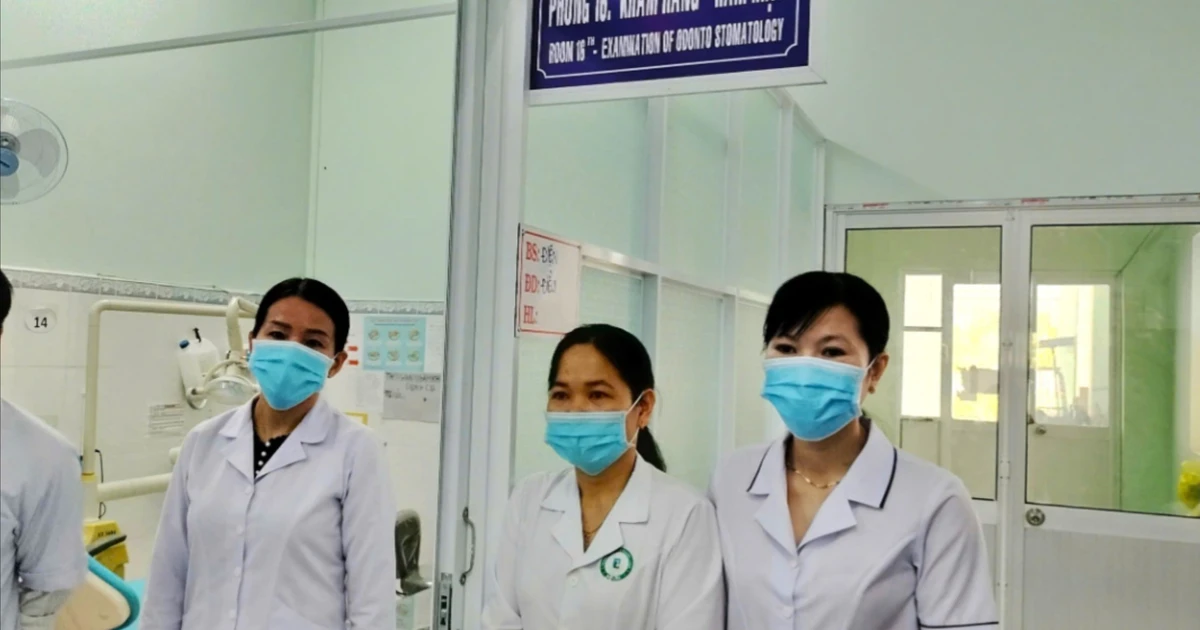 Nhân viên y tế Cà Mau tính chuyện giao hàng thuê để có tiền trang trải Tết