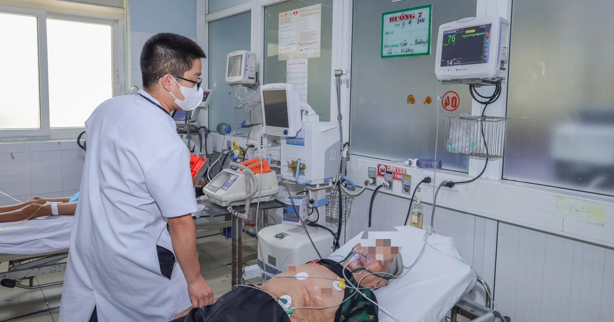 Nắng nóng, bệnh viện quá tải vì nhiều người già và trẻ em bị ốm