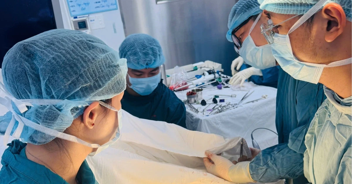 'Trứng rồng' kẹt trong hậu môn khiến nam thanh niên nhập viện cấp cứu