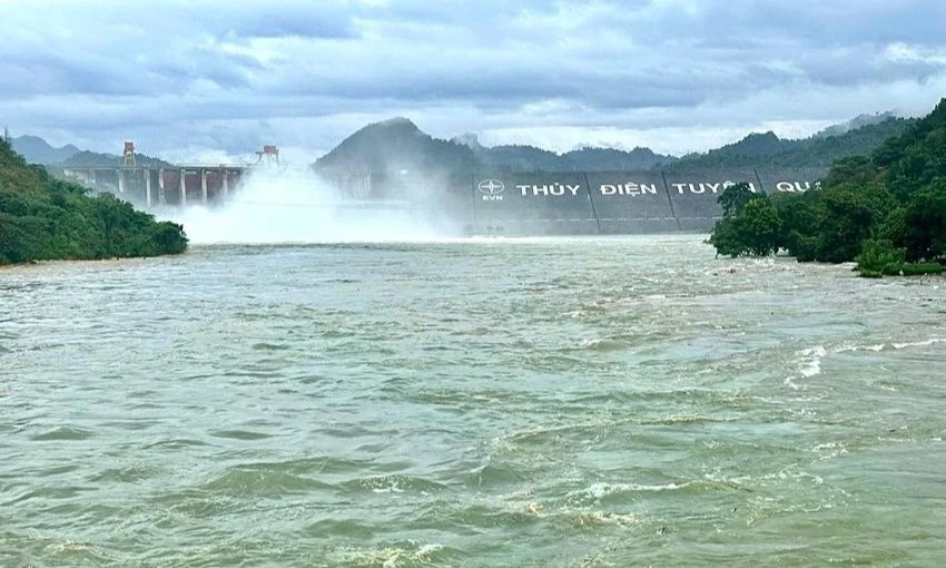 Ứng phó mưa lớn, Thuỷ điện Tuyên Quang mở cửa xả đáy