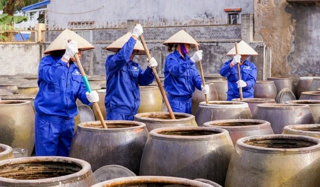 Nước mắm truyền thống Việt xuất khẩu nhưng lo mai một trên 'sân nhà'