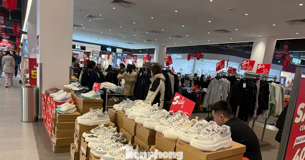 Cảnh lạ lùng tại siêu thị, trung tâm thương mại Hà Nội áp Tết