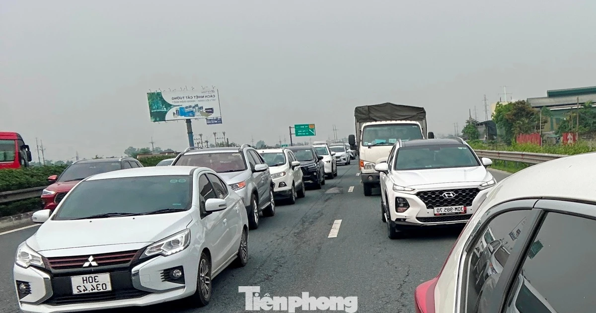 Ùn tắc khiến CSGT phải đóng cao tốc nhiều lần trong ngày đầu nghỉ lễ Giỗ Tổ