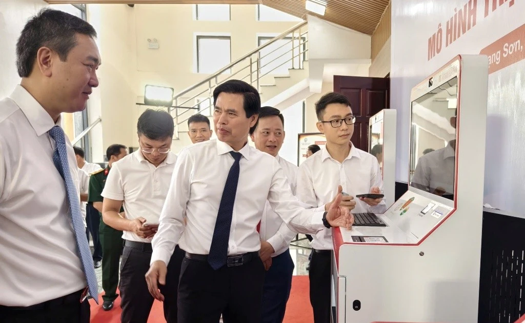 Lạng Sơn khai trương Trạm dịch vụ công số phục vụ người dân