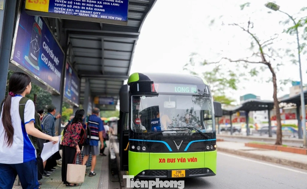 Hà Nội đưa 53 xe buýt điện vào hoạt động