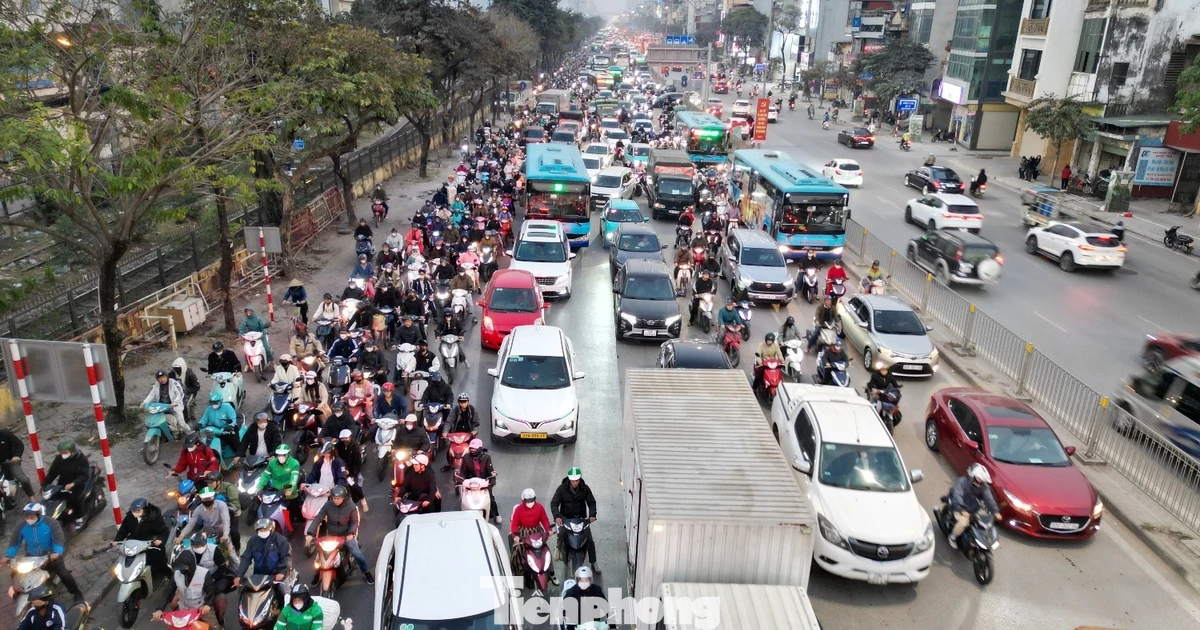 Ùn tắc kéo dài trong ngày đầu tổ chức lại giao thông nút Giải Phóng - Nguyễn Hữu Thọ