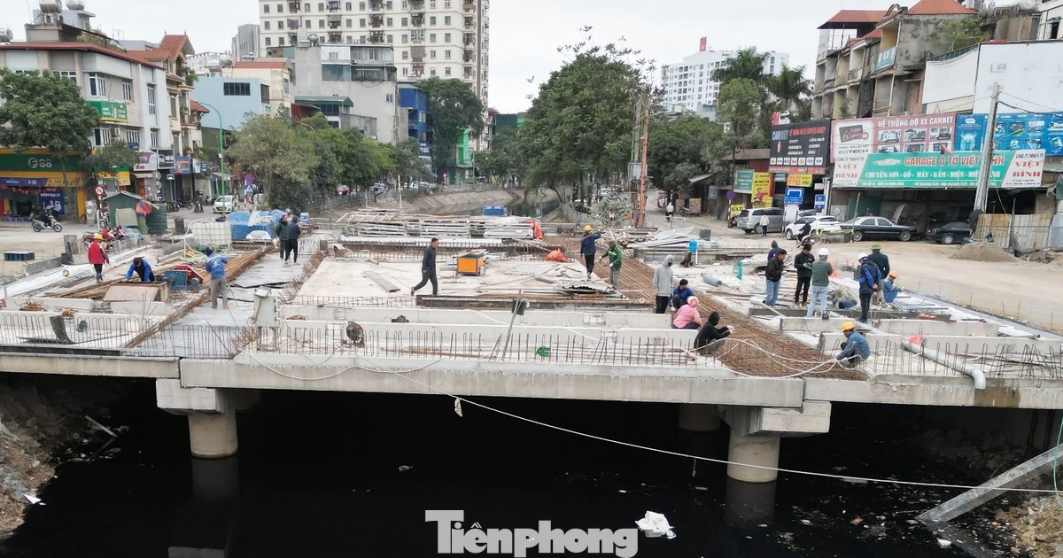 Sau thập kỷ dang dở, cầu vượt sông Lừ trên Vành đai 2,5 chính thức hợp long