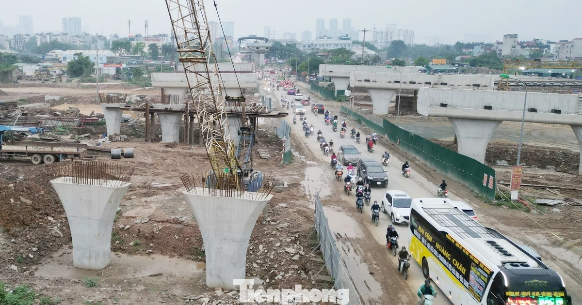 Công trường nút giao QL6-Vành đai 4 thiếu an toàn, gây bụi bẩn, ùn tắc