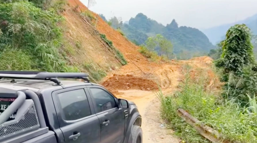 Phú Thọ: Đường sạt lở chưa được khôi phục, đảo lộn cuộc sống hàng nghìn dân