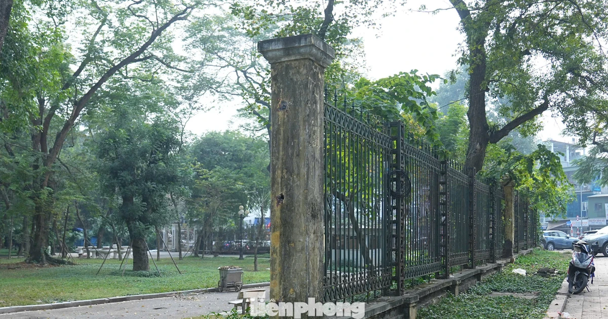 Công viên hơn 100 tuổi ở Hà Nội hạ rào, mở không gian xanh