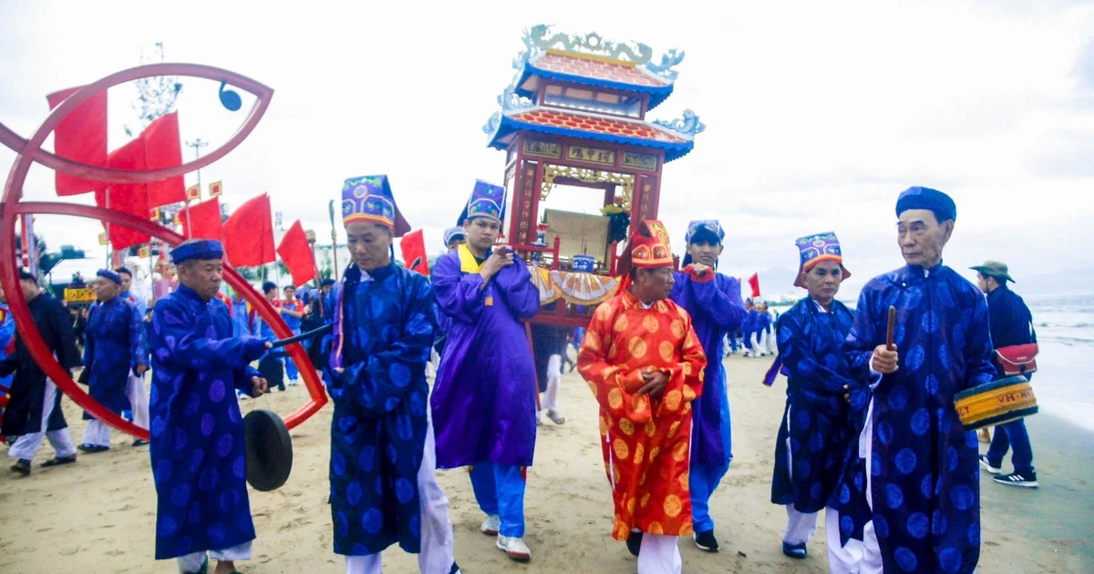 Ngư dân Đà Nẵng tưng bừng khai hội cầu ngư