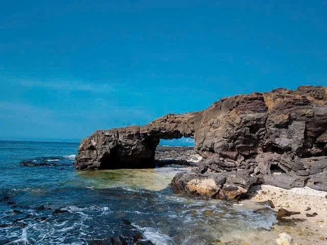 Học sinh lớp 6 đuối nước tử vong khi tắm biển ở Lý Sơn