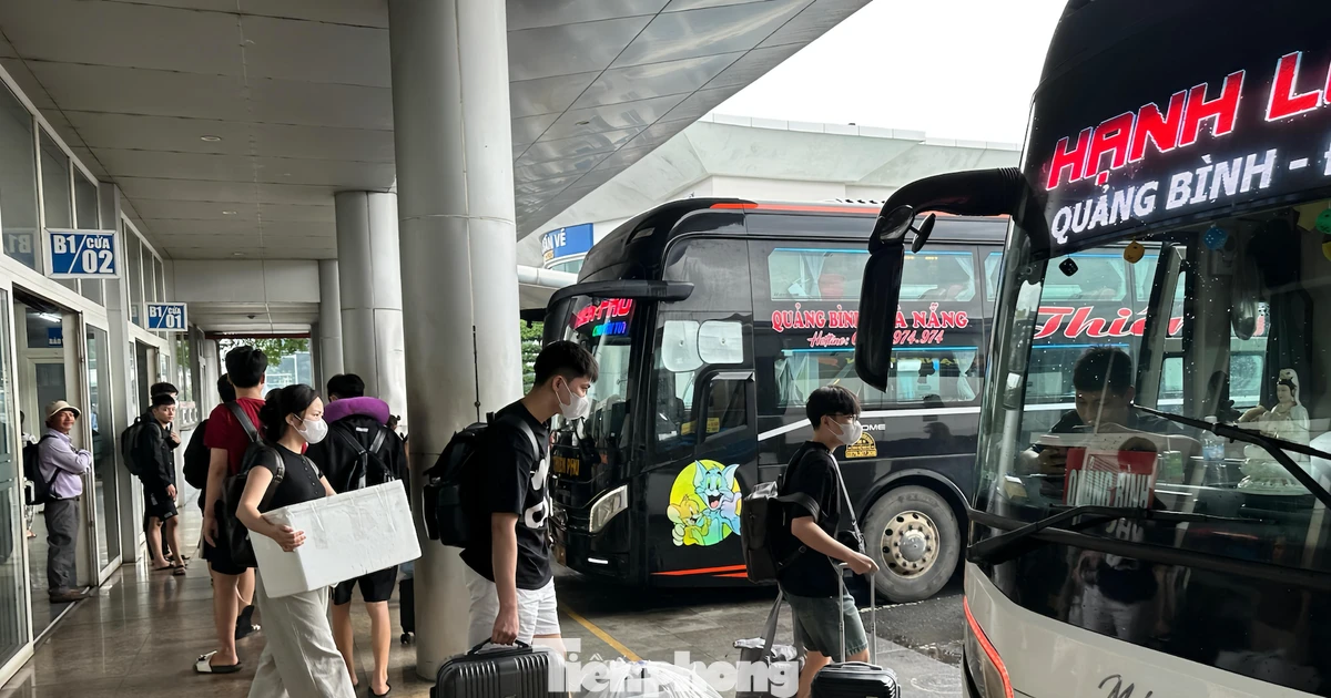 Bến xe Đà Nẵng tấp nập người về quê trong ngày đầu nghỉ lễ 2/9