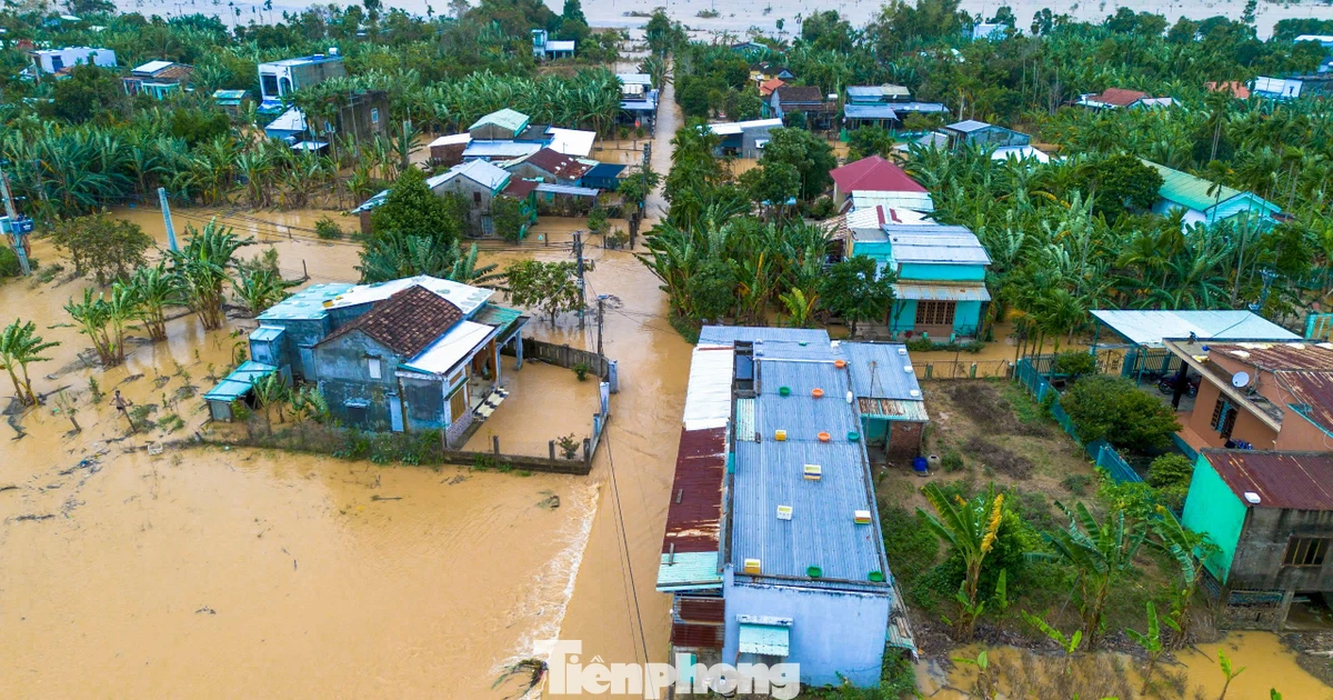 Nước lũ bủa vây hàng trăm hộ dân ở vùng Đại Lộc