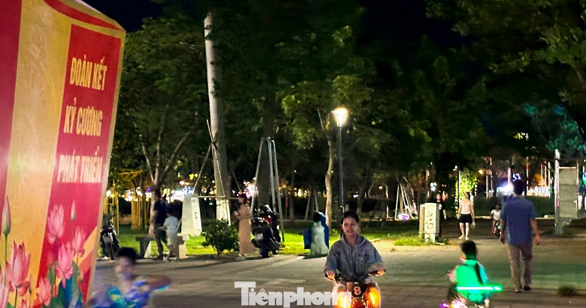 Xe điện tự chế chạy bát nháo trong công viên ở Đà Nẵng, nguy hiểm rình rập người đi bộ