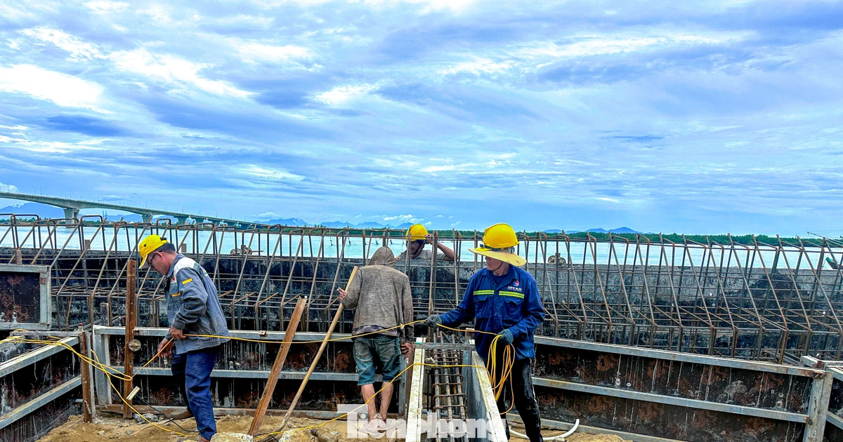 Chạy đua hoàn thiện bờ kè An Lương ven sông Thu Bồn trước mùa mưa bão