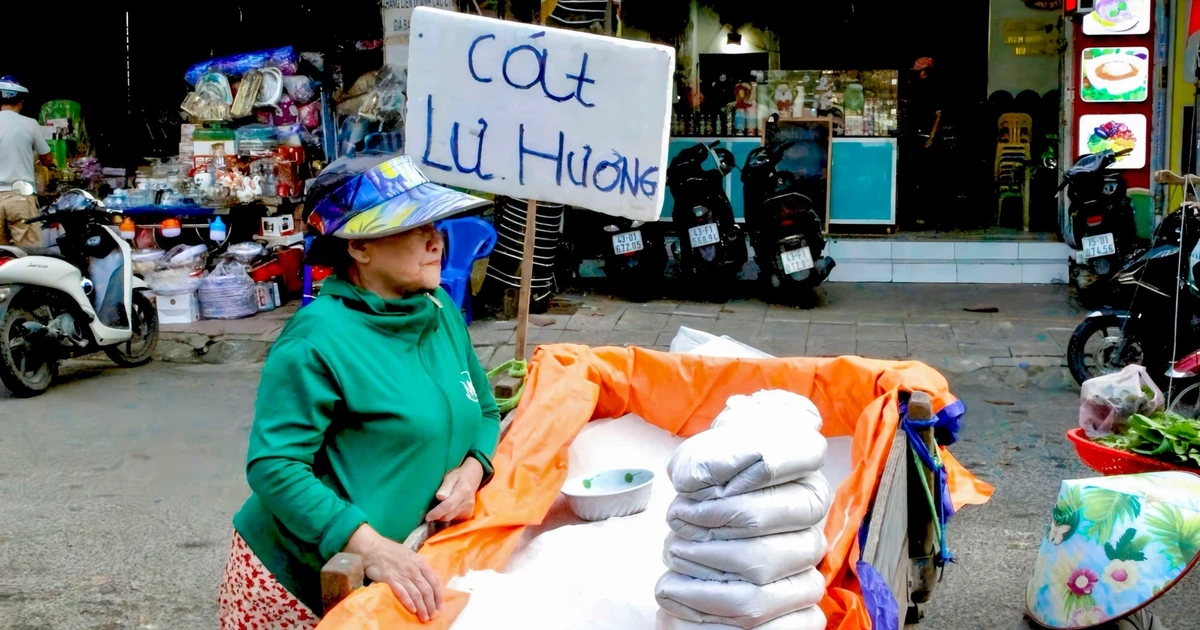 Kiếm tiền triệu mùa Tết từ nghề bán cát lư hương