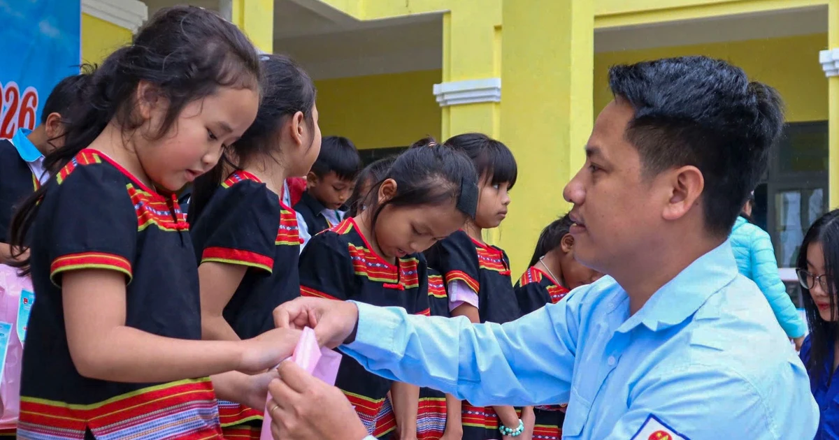 Mang Tết yêu thương đến thiếu nhi vùng núi Đà Nẵng