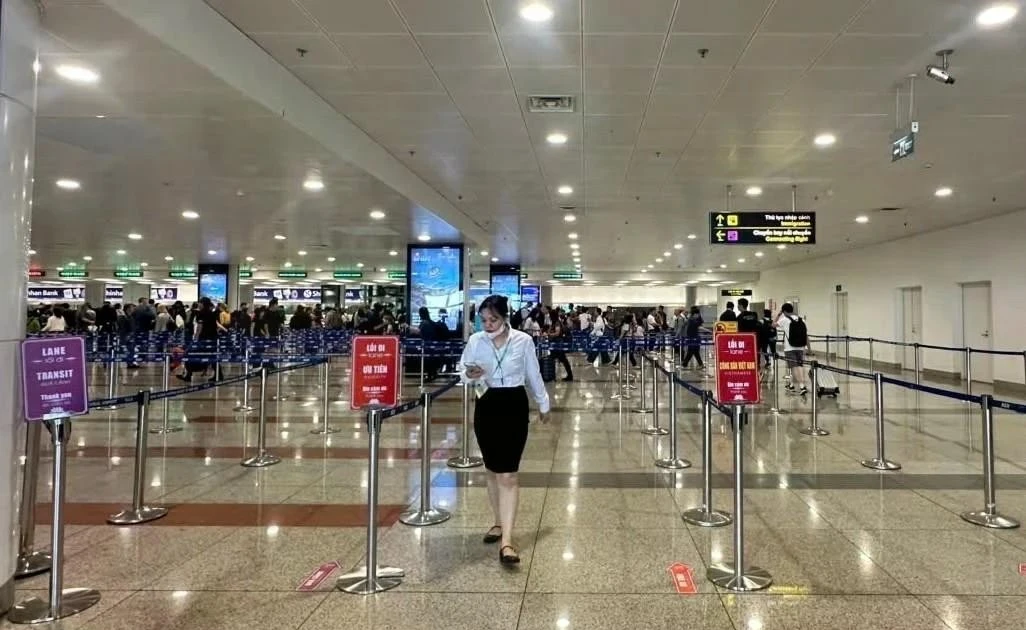 Từ nay khách Việt có làn xuất nhập cảnh riêng tại sân bay Nội Bài
