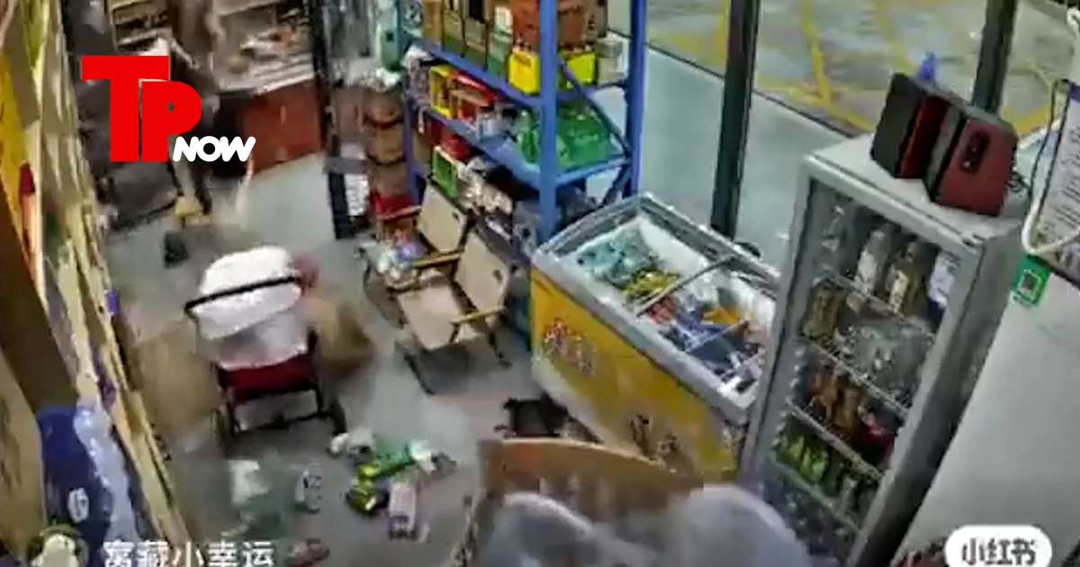 TP NOW: Kinh hoàng bão Noul cuốn phăng mọi thứ từ trong nhà ra ngoài đường ở Trung Quốc