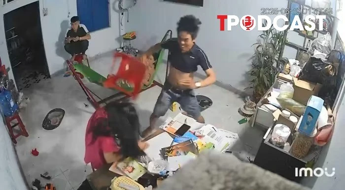 NÓNG 12/8: Xác định đối tượng cầm ghế nhựa đánh liên tiếp vào đầu cô gái