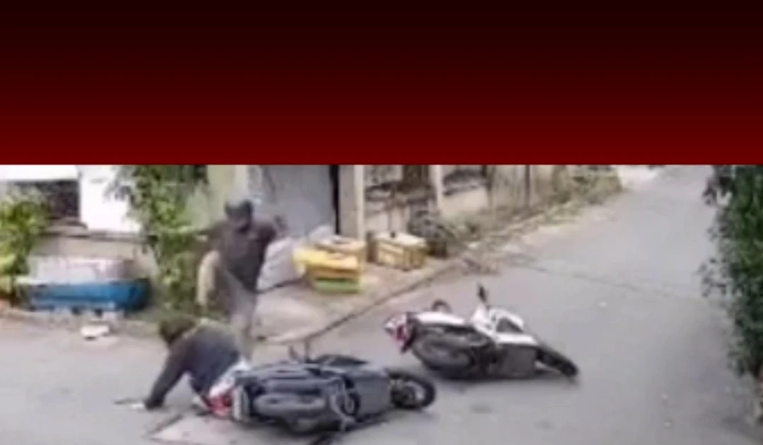 TP NOW: Người đàn ông đạp vào đầu cô gái sau va chạm giao thông