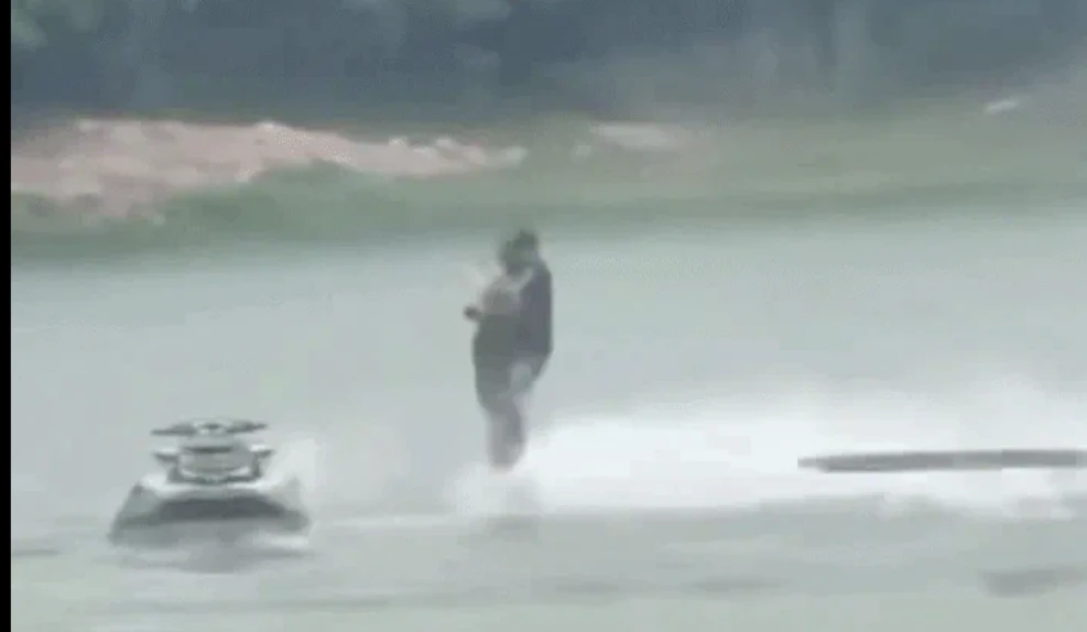 Chính quyền địa phương nói gì về sự cố flyboard?