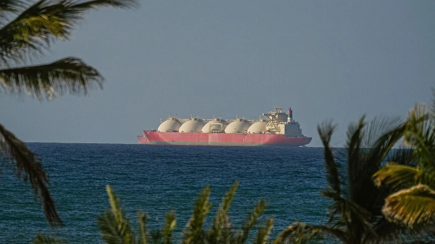 Hàn Quốc nói tên lửa Iran đánh trúng tàu hàng ở eo biển Hormuz