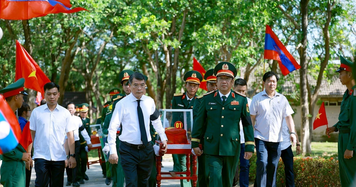 Thủ tướng Lê Minh Hưng dự lễ truy điệu, an táng 28 hài cốt liệt sĩ quân tình nguyện hy sinh tại Lào