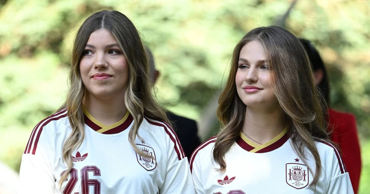 Hai công chúa Tây Ban Nha đón nhà vô địch World Cup