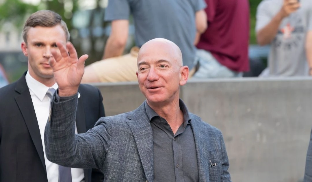 Tỷ phú Jeff Bezos sắp mua Liverpool