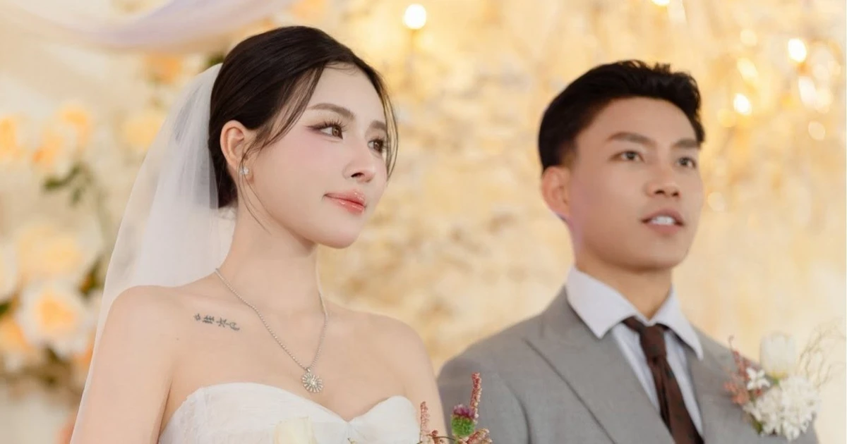 Khoảnh khắc cô dâu công khai có con gái riêng ở lễ cưới Văn Thanh gây sốt