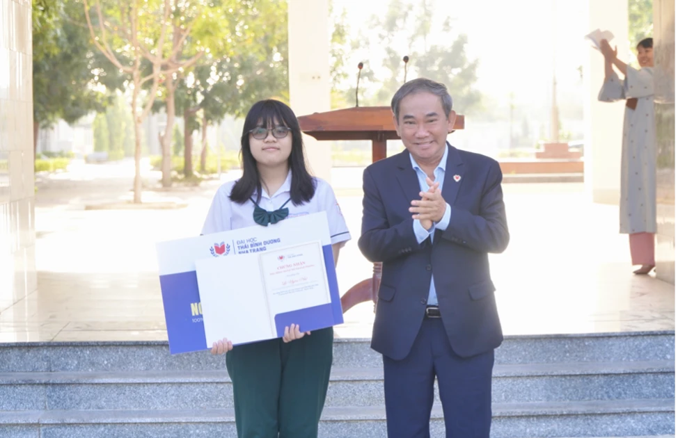 Học bổng Nhà giáo Nhân dân Hồ Thanh Phong: Giữ chân nhân tài cho địa phương