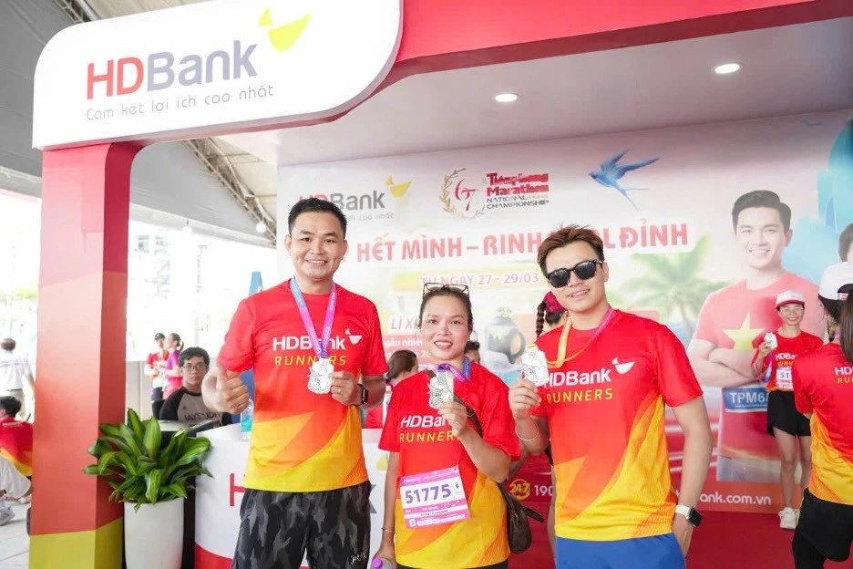 HDBank Runners lan tỏa năng lượng tích cực tại Tiền Phong Marathon 2026