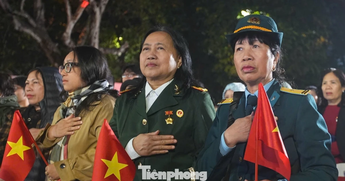 Nghẹn ngào khoảnh khắc tưởng nhớ Chủ tịch Hồ Chí Minh