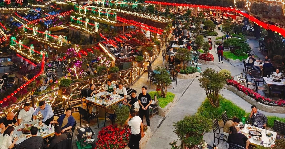 'Đột nhập' nhà hàng lẩu lớn nhất thế giới