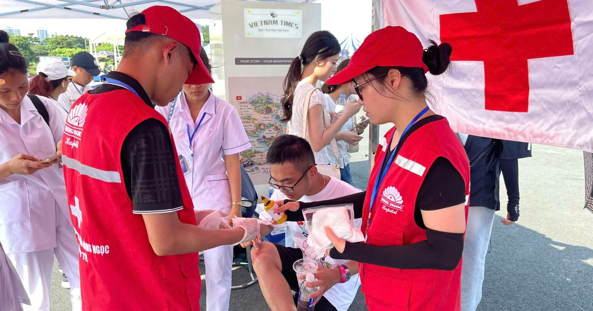 Đội ngũ y tế trực chiến ở concert Thanh xuân