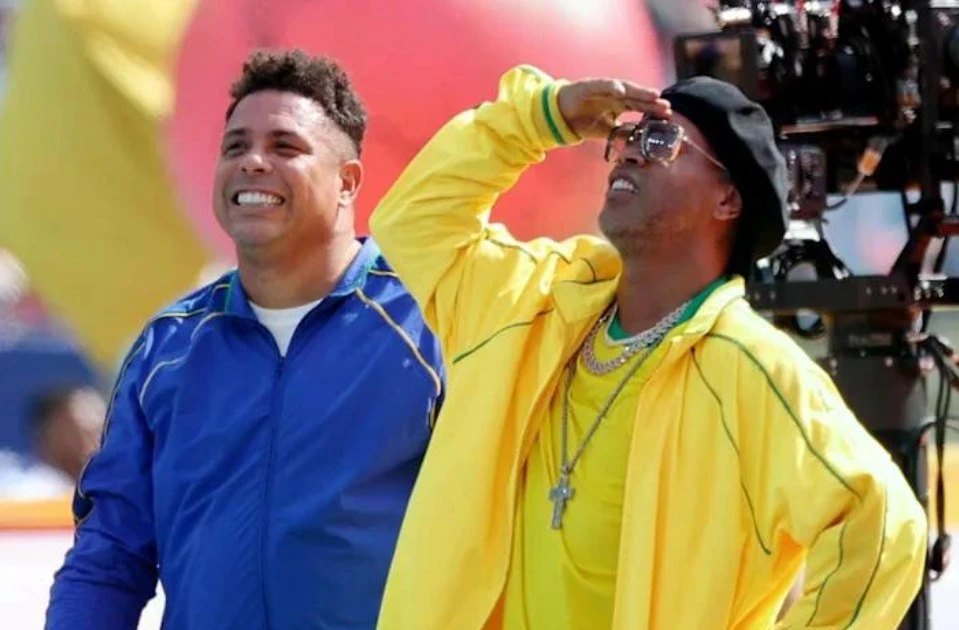 Ronaldo và Ronaldinho xuất hiện gây ngỡ ngàng ở trận chung kết