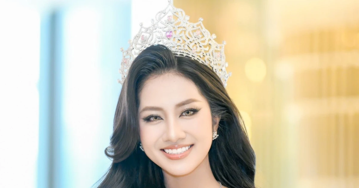 Học viện Hàng không Việt Nam chào đón Hoa hậu Hà Trúc Linh ở ngày hội tuyển sinh